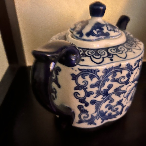 Bombay Company Collection Blue White Teapot/Coffeepot - Picture 3 of 4